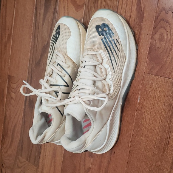 New balance turf cleats 6.5 Womens - Picture 1 of 6